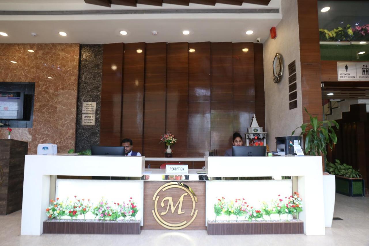Hotel Moments Lucknow Eksteriør billede