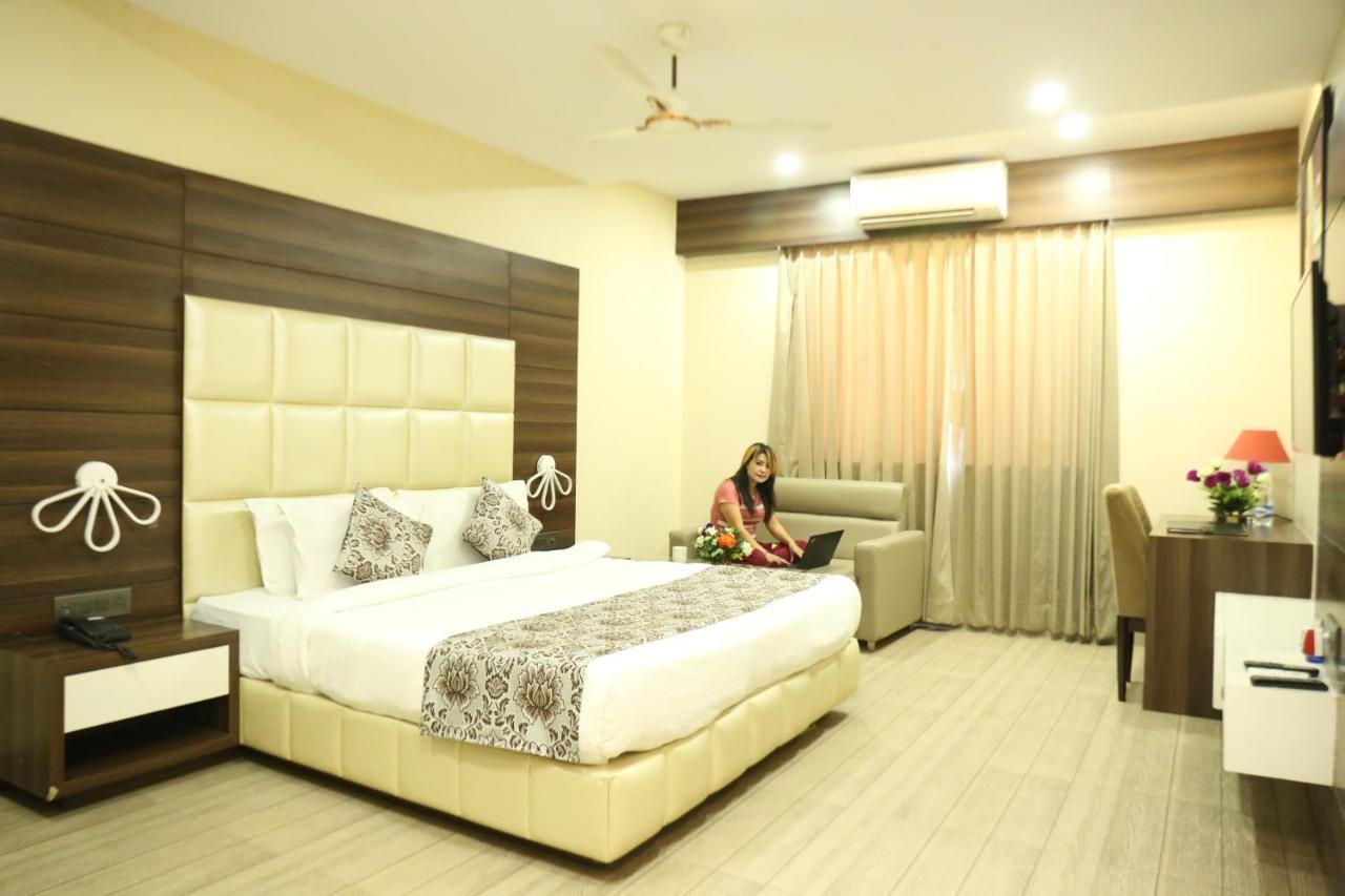 Hotel Moments Lucknow Eksteriør billede